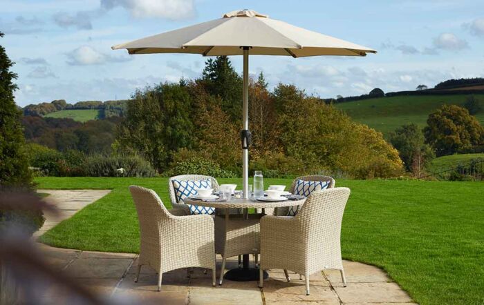 Bramblecrest Tetbury Nutmeg 4 Seater Round Dining Set with Parasol & Base -X20WKN110RD3