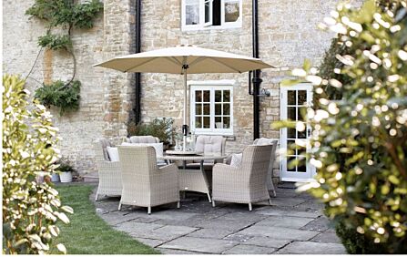 Bramblecrest Chedworth Rattan 6 Seat Round Dining Set with Lazy Susan, Parasol and Base - Sandstone