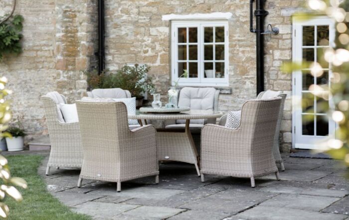 Bramblecrest Chedworth Rattan 6 Seat Round Dining Set with Lazy Susan, Parasol and Base - Sandstone