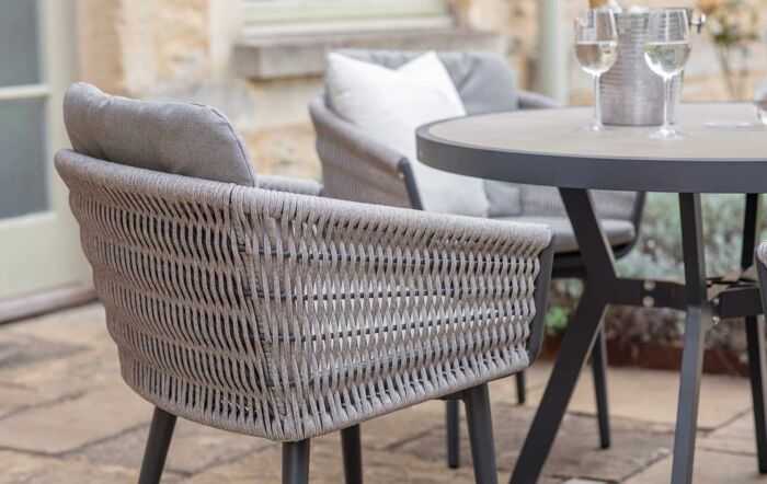 Bramblecrest Mauritius Round 4 Seat Dining Set with Parasol & Base