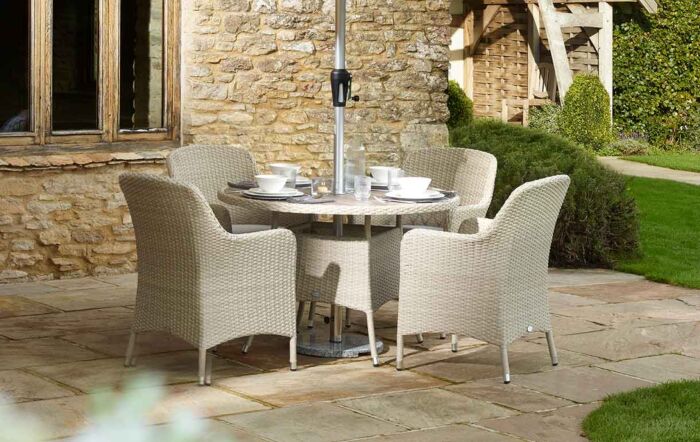 Bramblecrest Tetbury Nutmeg 4 Seater Round Dining Set with Parasol & Base 