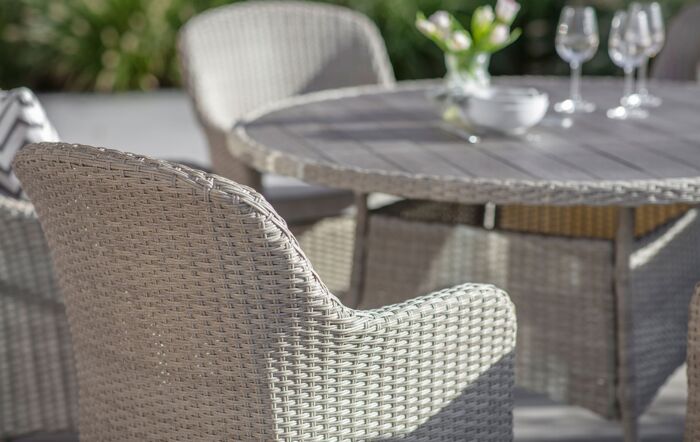 Bramblecrest Tetbury Tree Free Six Seat Round Outdoor Dining Set with Parasol and Base - Nutmeg