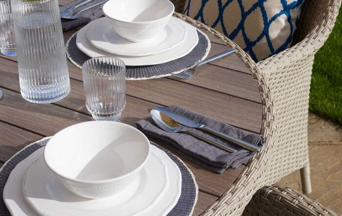 Bramblecrest Tetbury Cloud Tree Free Six Seat Round Dining Set with Parasol 