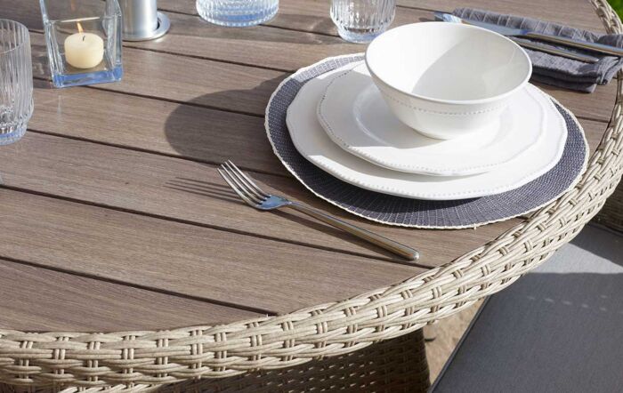 Bramblecrest Tetbury Cloud Tree Free Six Seat Round Dining Set with Parasol 