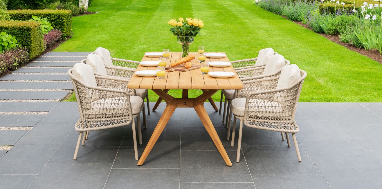 Luxury Garden Dining